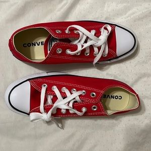 Red Low Top Converse Women’s 8.5 NEVER WORN!